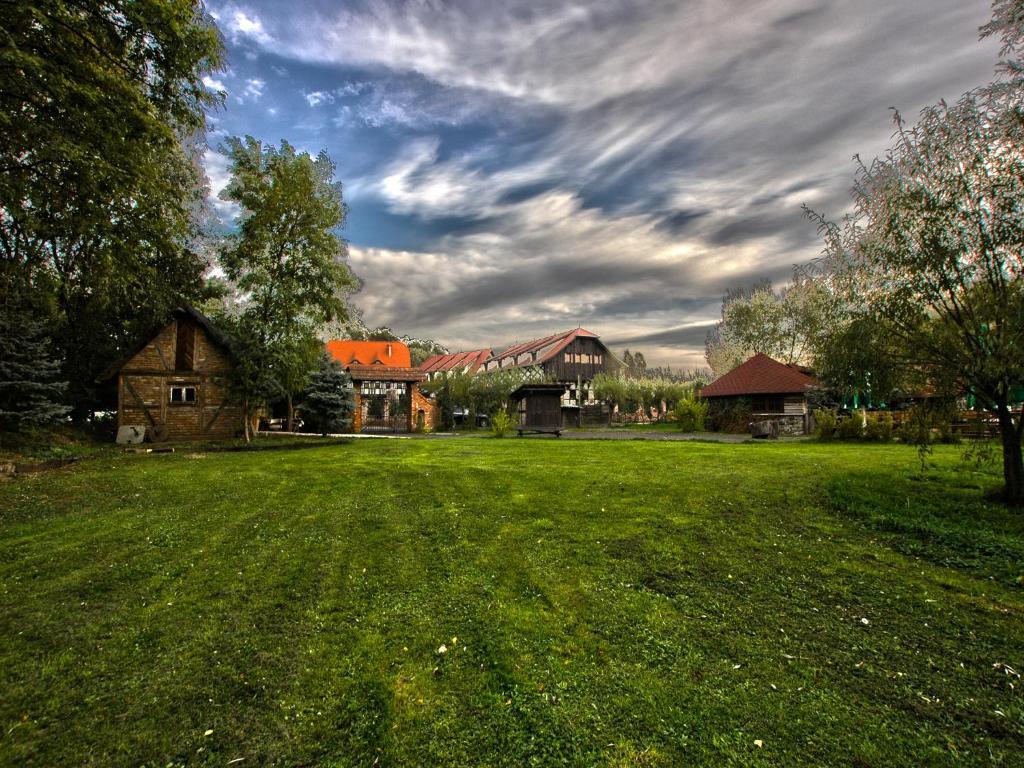 Hotel Karczma Rzym Samotwór Exteriér fotografie